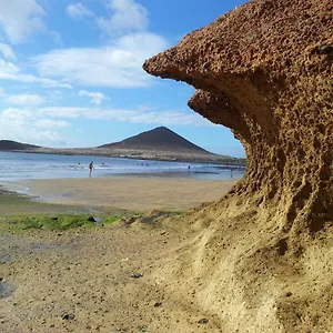 - Cerca De La Playa , El Médano España